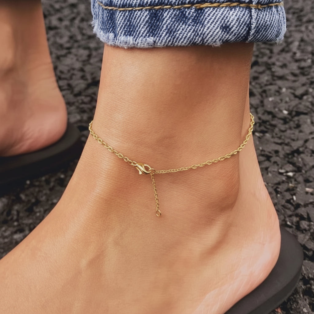 Thea Lip Chain Anklet